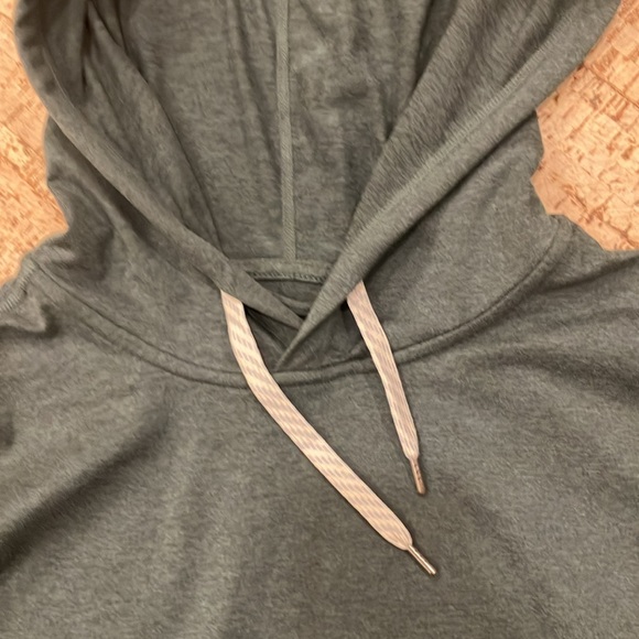 Vuori halo hoodie - Picture 3 of 8